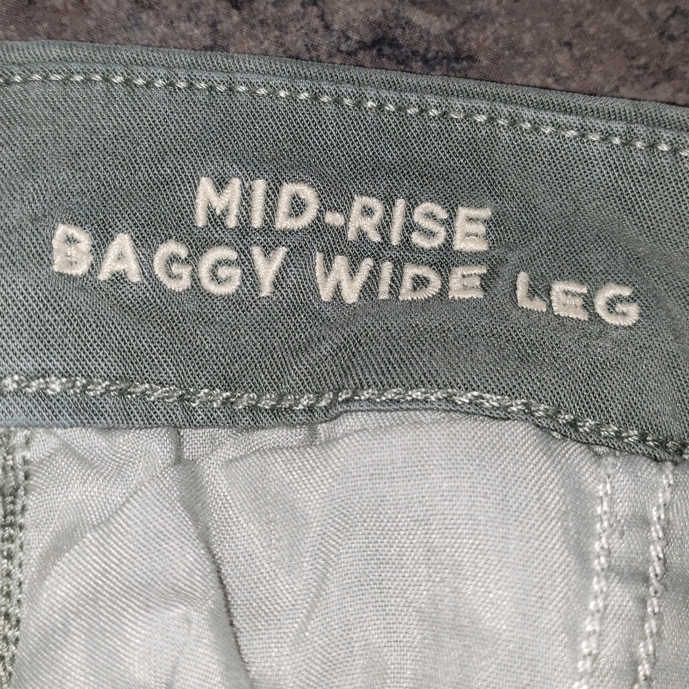 American Eagle Dreamy Drape Mid Rise Baggy Wide Leg Cargo Pants - Picture 6 of 9